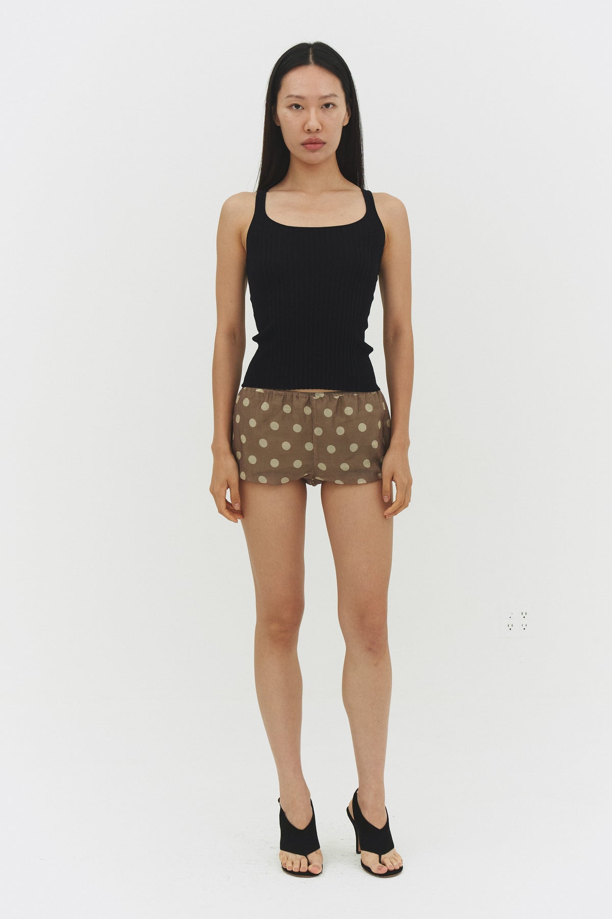 RIBBED KNIT TANK TOP IN BLACK