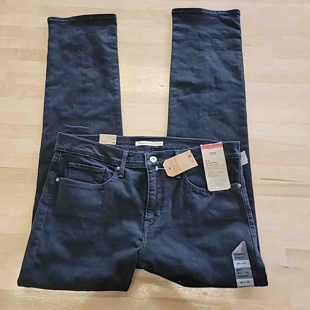Levi's Size 32x32 Black 314 Shaping Straight Jeans NWT