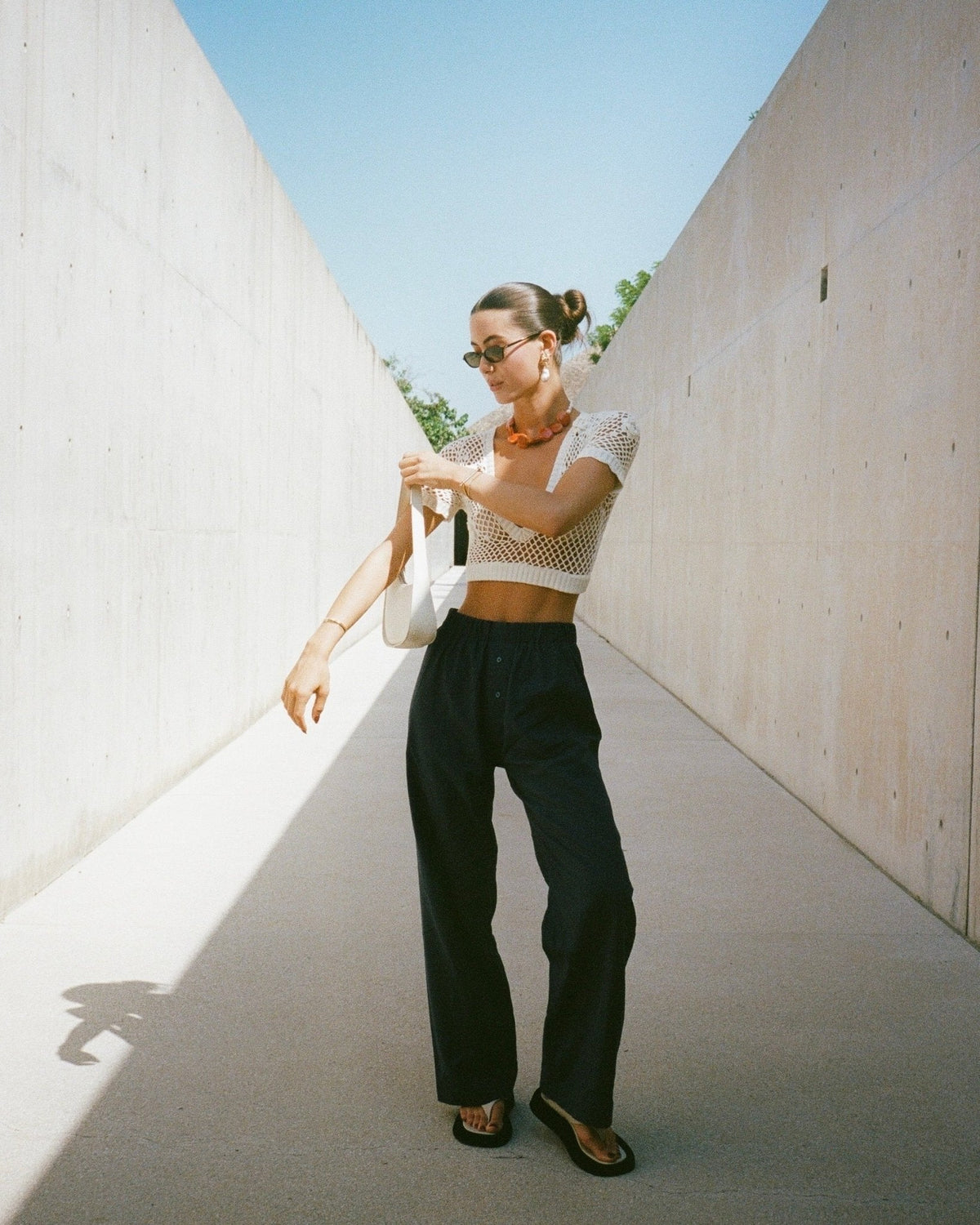 Artless Relaxed Linen-Blend Trousers — Navy